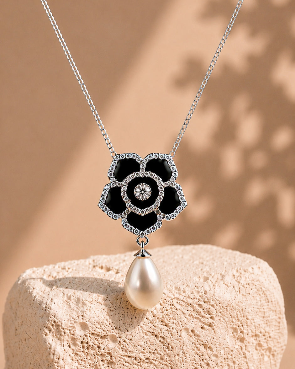 Rose lulu necklace
