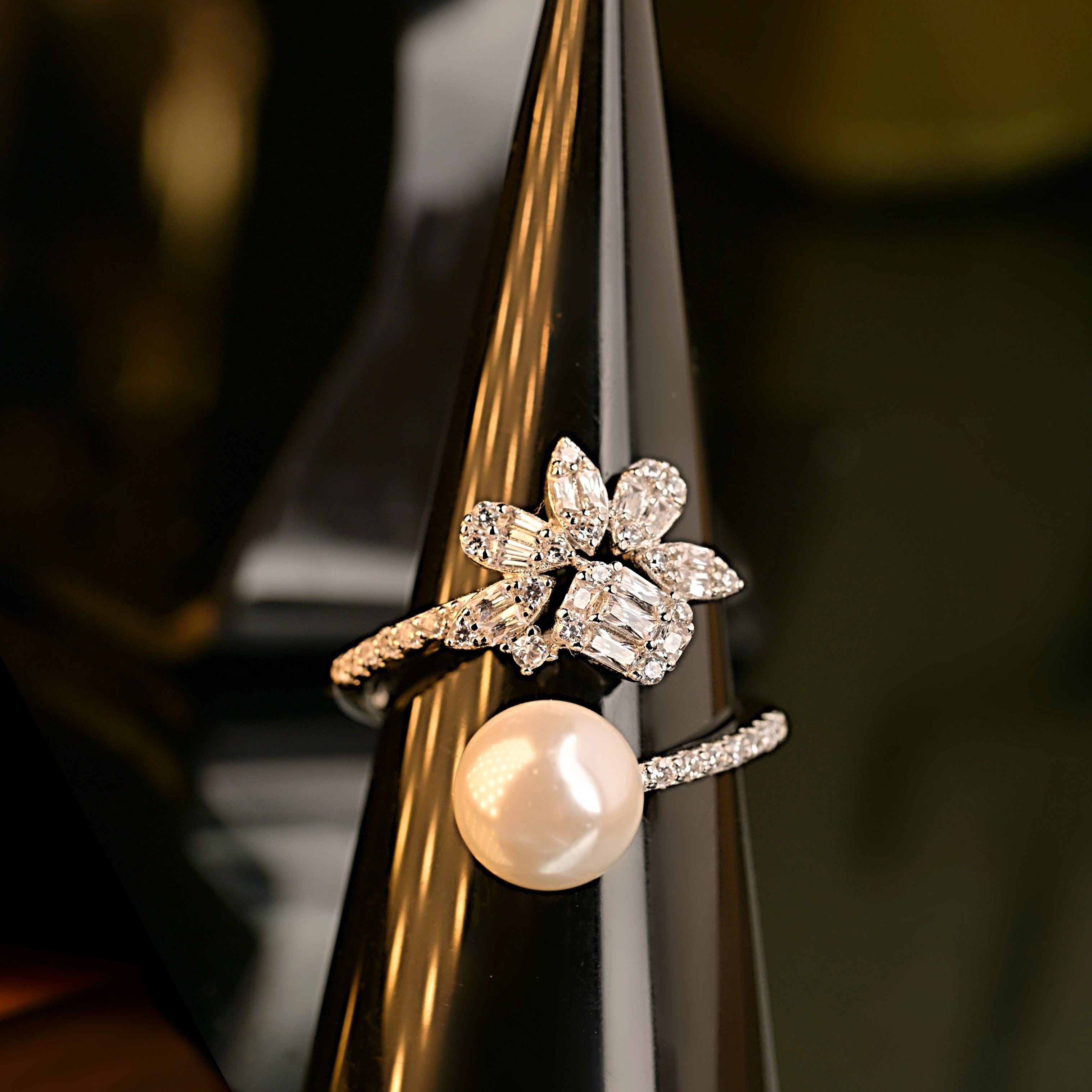 Modern lulu Ring