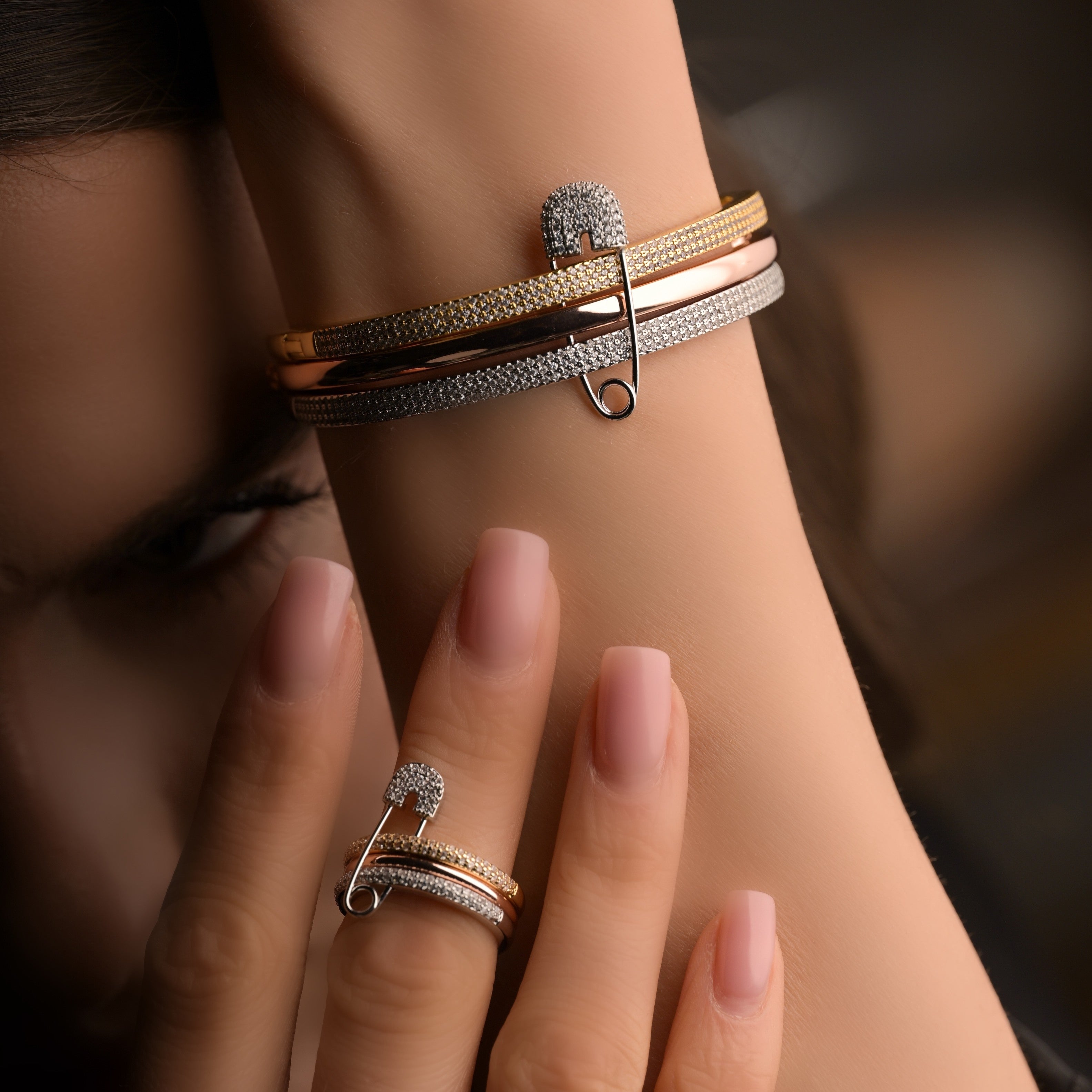 Bangle and ring clipper