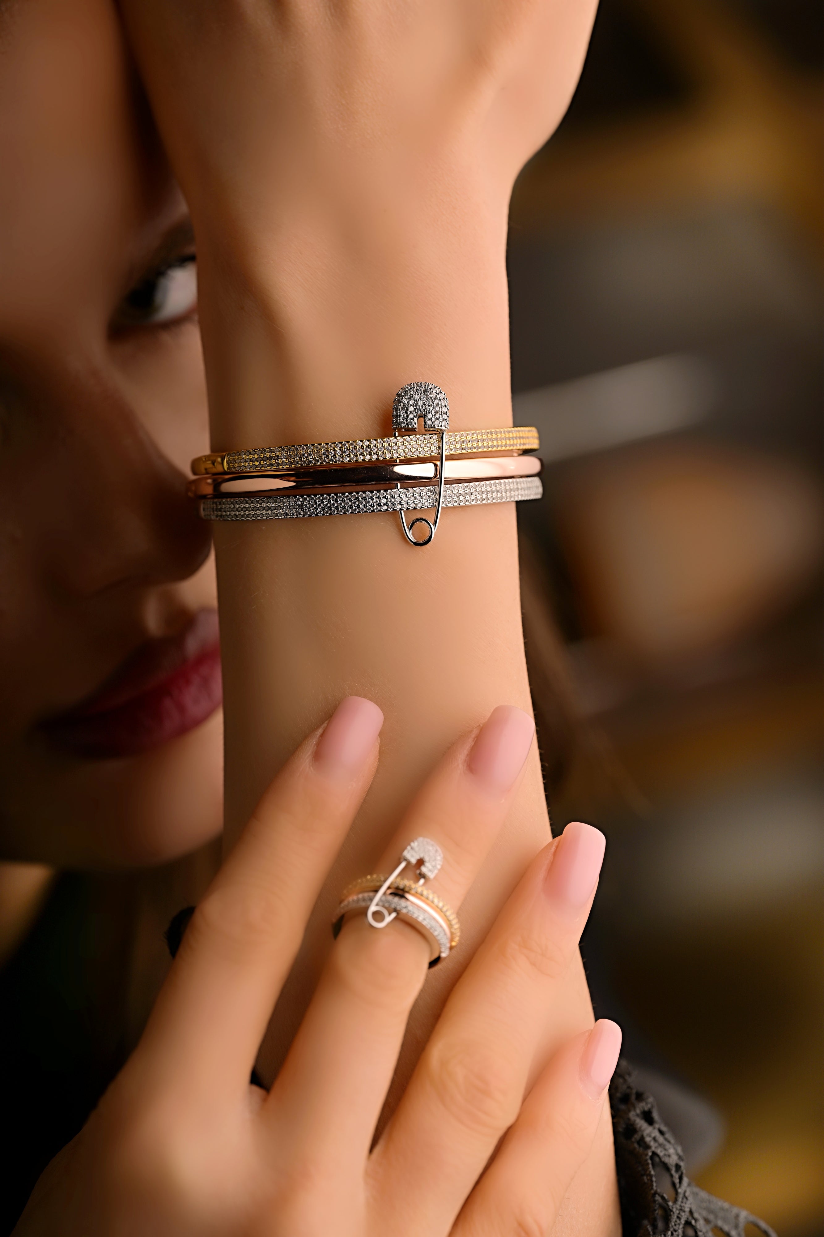 Bangle and ring clipper