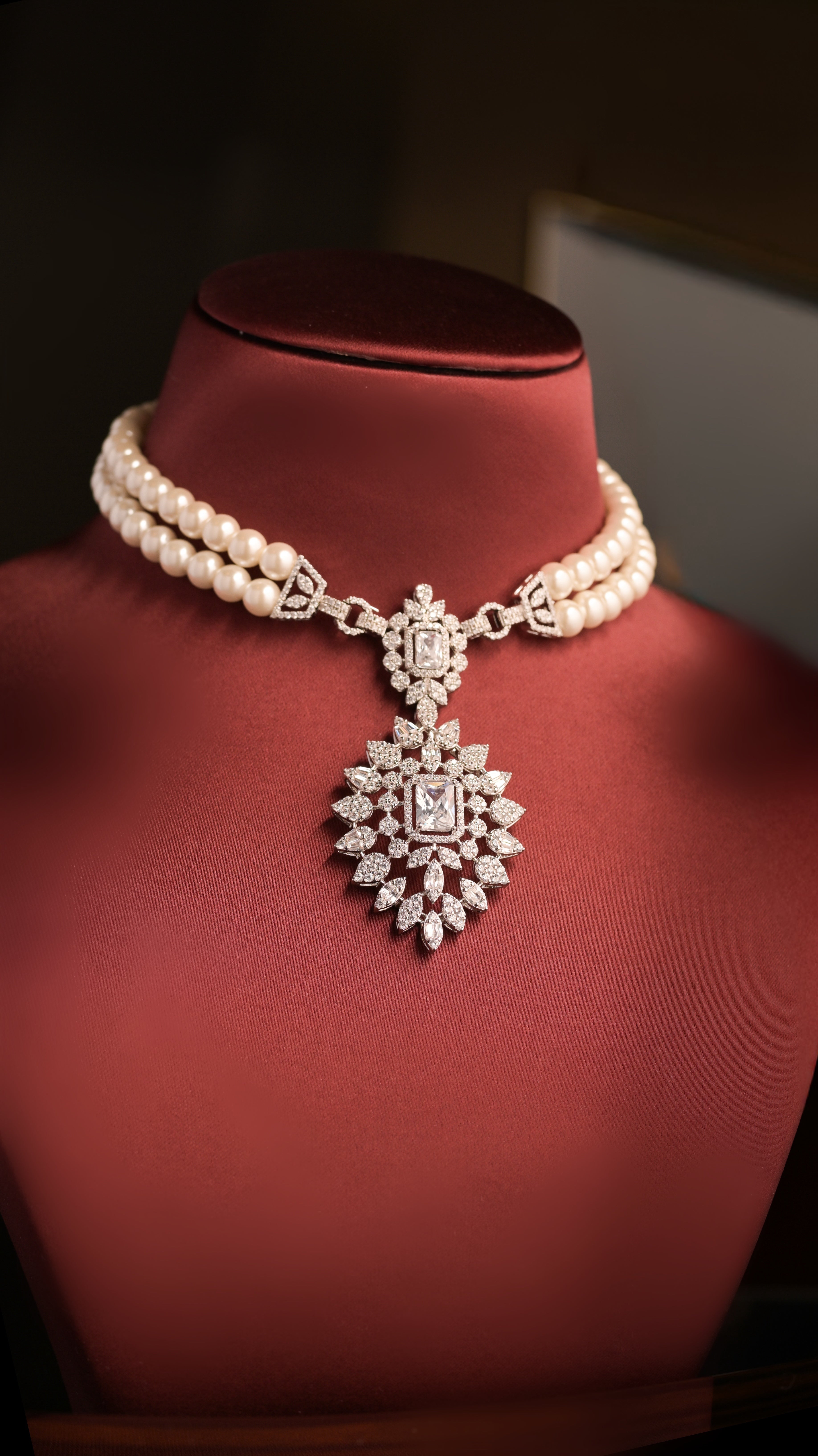 Modern pearl set