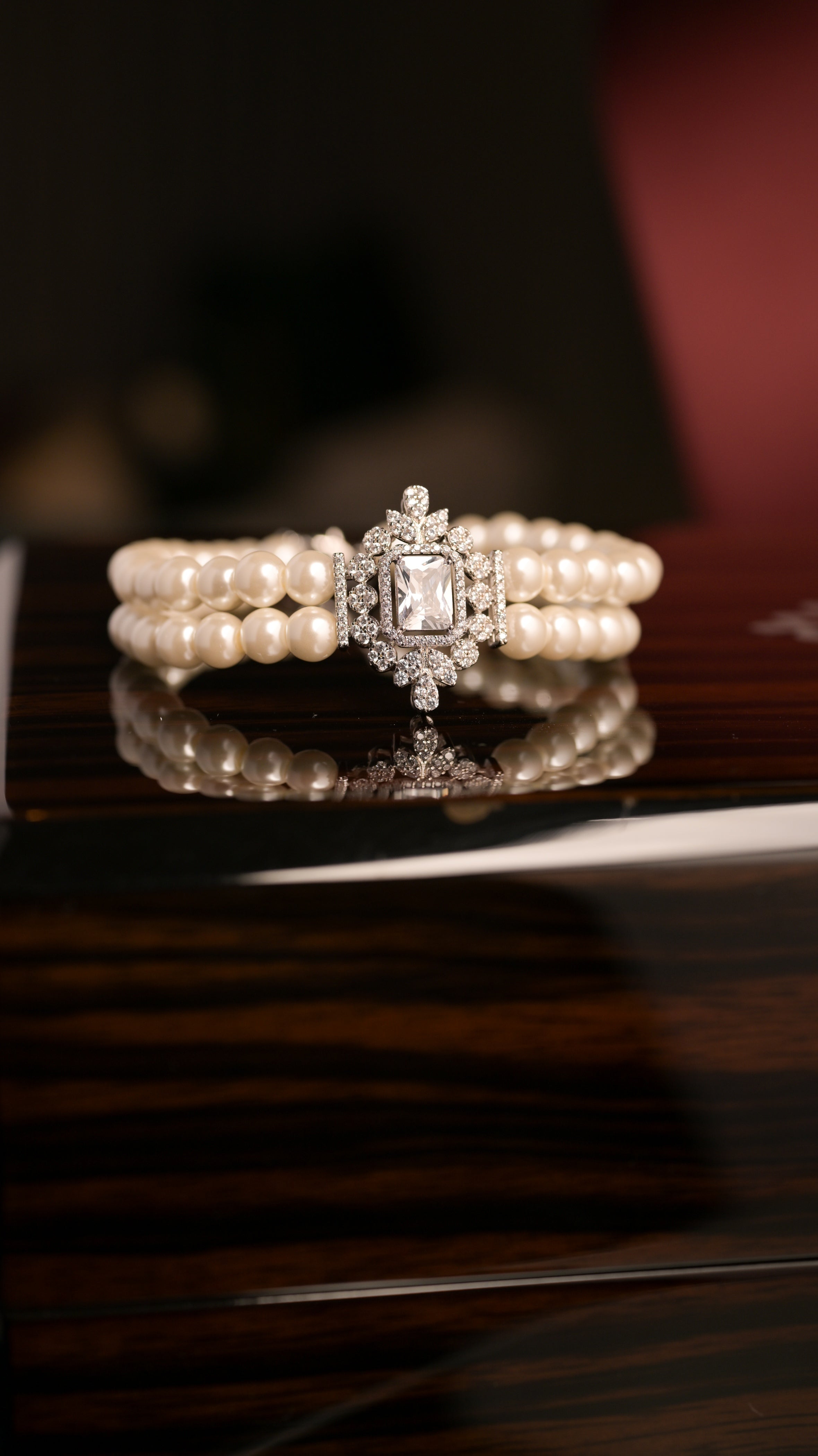 Modern pearl set
