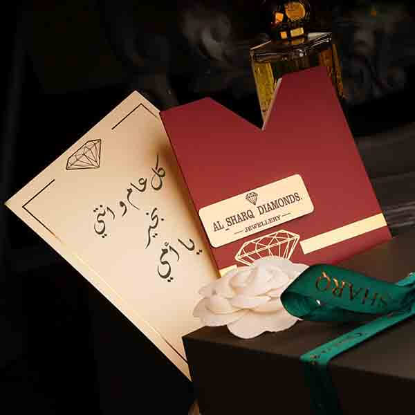 قلادة فانسي بير ابيض